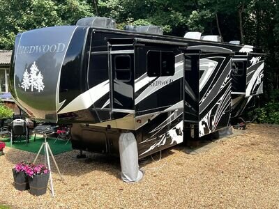 2022 CROSSROADS REDWOOD AMERICAN RV 5TH WHEEL CARAVAN