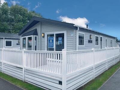 CHEAP LODGE FORE SALE WITH DECKING IN GREAT YARMOUTH AND LOWESTOFT