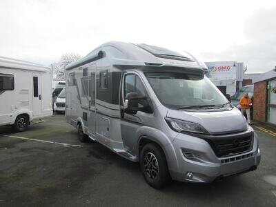 ADRIA MATRIX SUPREME 670 DL, 4 berth with twin singles and front drop down bed