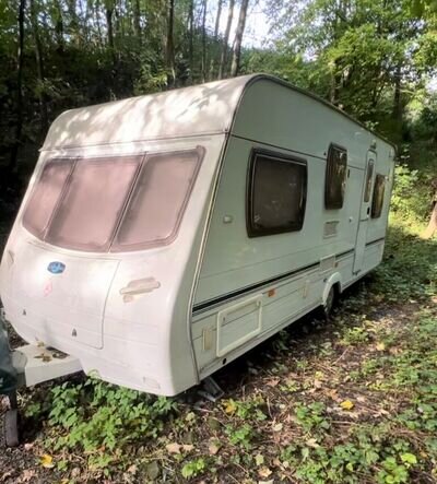 Lunar quasar 525 5 Berth Caravan