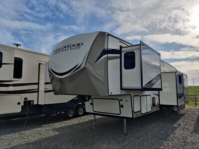 2022 Wildwood Heritage Glen 369BL Bunkhouse American Rv 5th Wheel Caravan