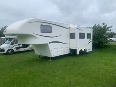 CELTIC RAMBLER 5TH WHEEL CARAVAN 2009 WITH ELECTRIC BRAKES LARGE SOLAR PANEL