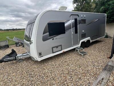 2021 BUCCANEER CRUISER 4 BERTH ISLAND BED AIRCON SELF LEVELLING MOTOR MOVERS