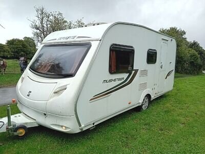 SWIFT SPRITE musketeer EB lightweight 5 berth caravan 2011 ( TRIPLE BUNK )