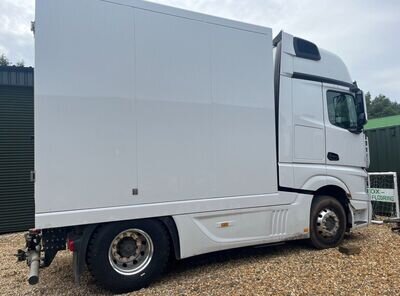 Mercedes Actros motor race truck motorhome