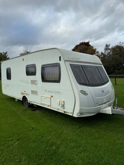 2008 Lunar Lexon caravan, 4 berth island bed motor mover