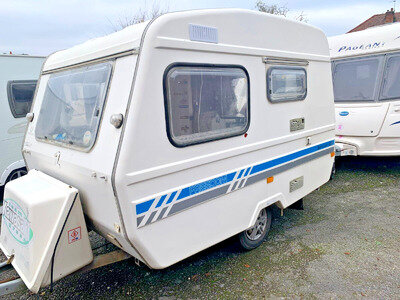 FREEDOM CARAVAN EARLY 90,s ONLY £1295