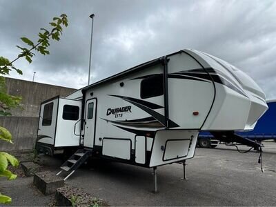 Luxury 2020 American 5th Wheel Caravan RV - 33BH Forest River Crusader Lite