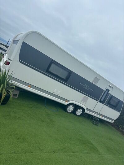 2020 HOBBY PRESTIGE 720 WLC 720 4 BERTH TWO LARGE SINGLE BEDS