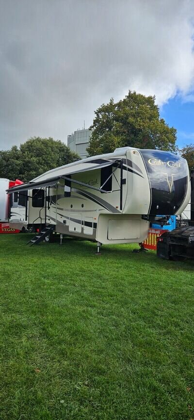 american 5th wheel caravan