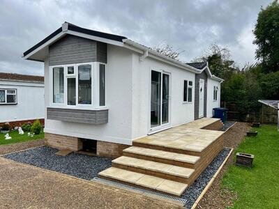 Stately Albion Tredegar Elite in Barnet - Lodge / Caravan