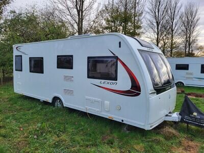 Lunar Lexon 560 2018 4 Berth Single Axle Touring Caravan,Motor Mover, Island Bed