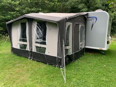 Dometic Club AIR All Season 330S Awning with many accessories great condition