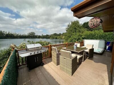 Stunning Holiday Home Twin Lodge with Hot Tub for sale Tattershall Lakes Lincoln