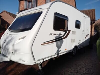 SWIFT SPRITE musketeer 470/5 lightweight 5 berth caravan 2011 ( TRIPLE BUNK )