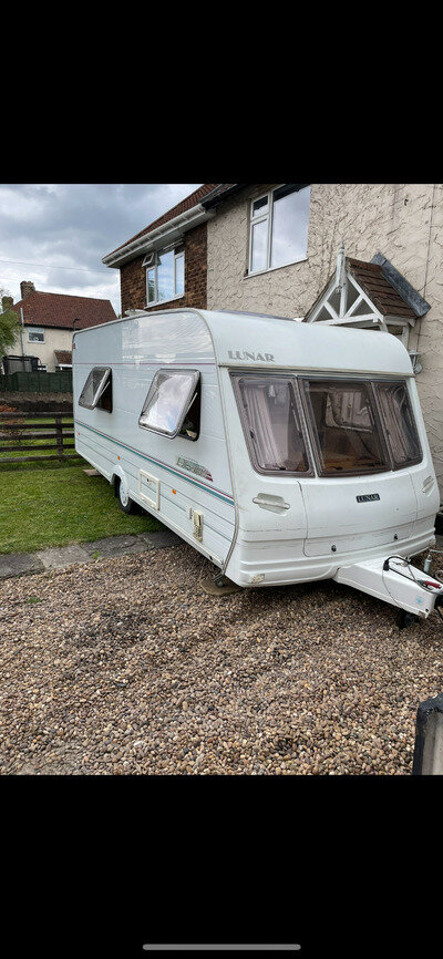 Lunar lx 2000 4 berth caravan