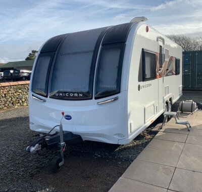 2022 BAILEY UNICORN PAMPLONA TOURING CARAVAN / FIXED BED 4 BERTH + EXTRAS