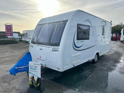 2015 Lunar Ultima 462 - Solar/ATC - 2 Berth - End Washroom