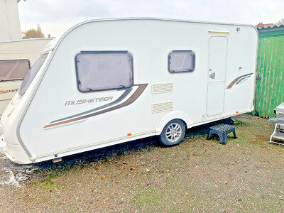 CARAVAN 5 BERTH 2010 SPRITE MUSKETEER WITH FIXED TRIPLE BUNKS