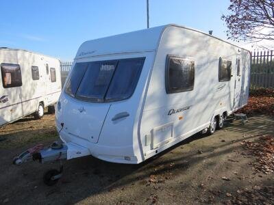 Lunar Quasar FB Twin Axle Fixed Bunks 6 Berth