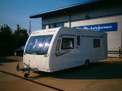 1 owner - 2015 Lunar Clubman SB 4 Berth 2 Single Bed Motor Mover & Solar Panel