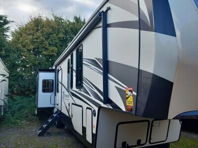 american 5th wheel RV caravan 2 bedrooms