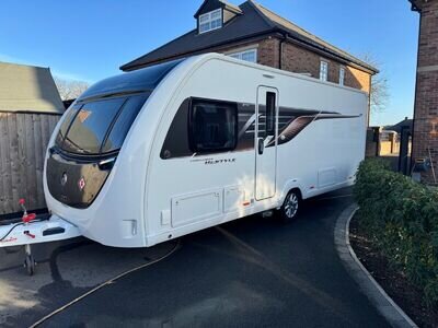 2022 Swift Challenger HiStyle 880X Island Bed with mover