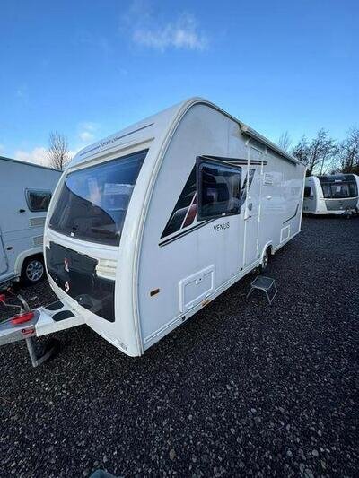 2019 LUNAR VENUS 570-4 BERTH CARAVAN