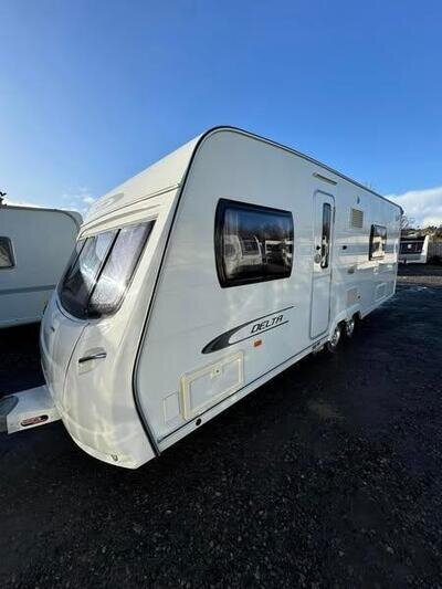 2011 LUNAR DELTA RS- 4 BERTH CARAVAN