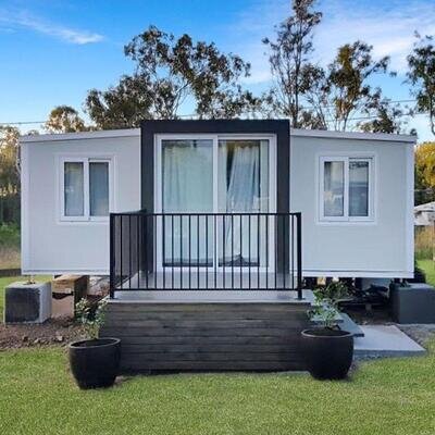AMERICAN TINY HOME HOUSE EXPANDS 2 BEDROOM COME AS 20FT X 8FT TO 24 X 20 IN MINS