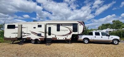 AMERICAN FIFTH WHEEL Columbus 41ft ,5 slide 2 bedrooms TRUCKS AVAILABLE ALSO