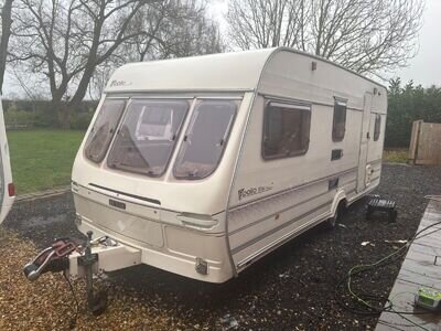 1997 LUNAR APOLLO 4 BERTH CARAVAN