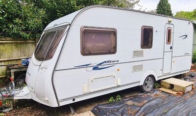 REDUCED FOR QUICK SALE: Coachman Amara 520/4 2006 caravan, great condition