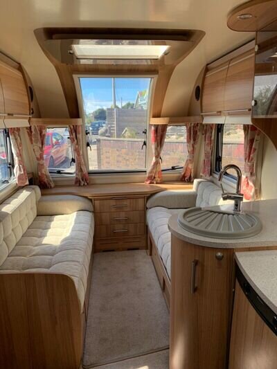 Bailey Unicorn Cadiz 2014. 2 Fixed bed. Immaculate. Awning, Motor Mover.