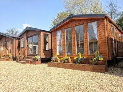 Bespoke Sunrise Lodges | Glamping Pods | Offices | Mobile Homes OFF SITE