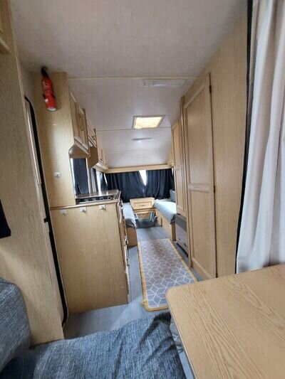 swift 5 berth caravan with full size awning
