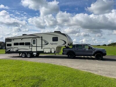 Luxury American 5th Wheel Caravan RV & Ford Ranger Truck