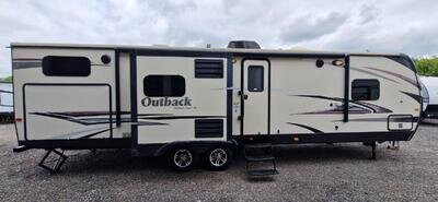 AMERICAN CARAVAN outback323 32ft 2bedroom with giant slides and outdoor kitchen